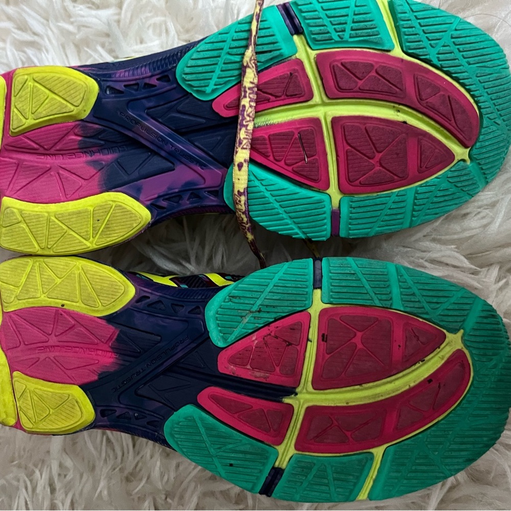 ASICS running shoes. - Picture 6 of 7